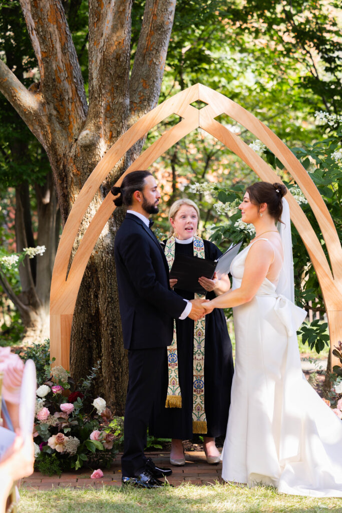 Outdoor Taft Museum of Art wedding ceremony